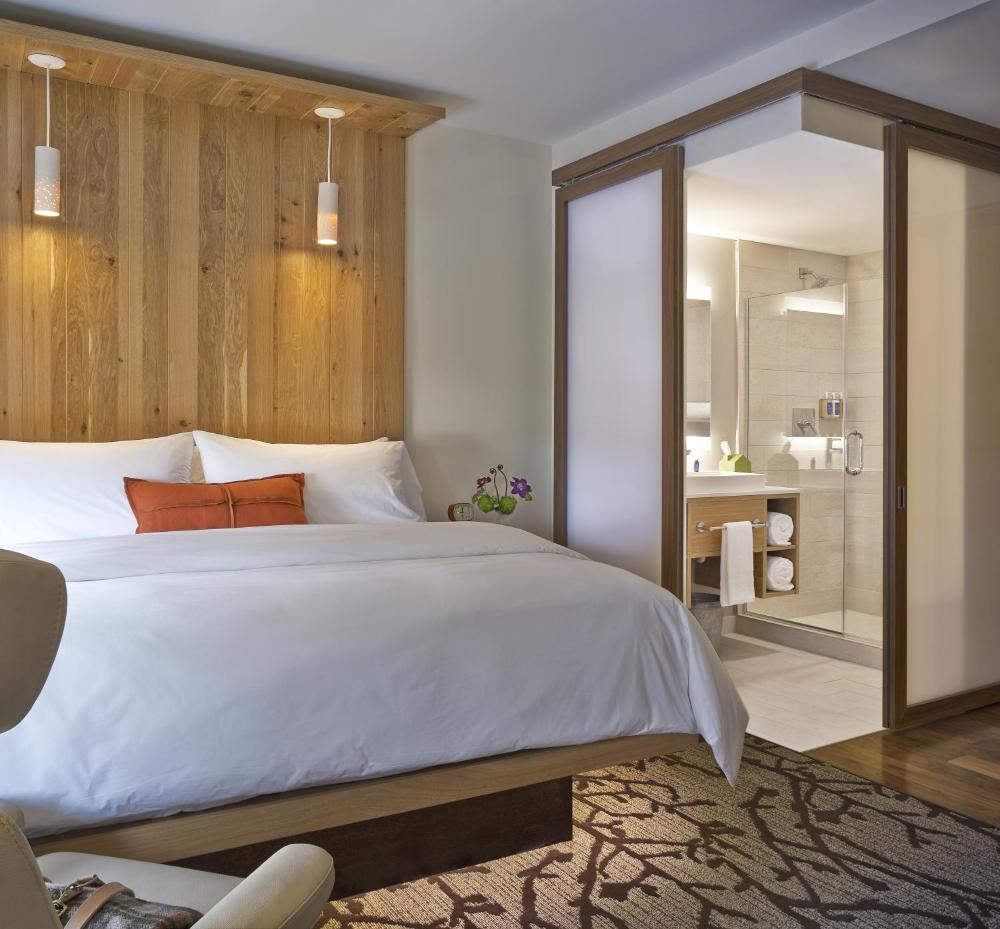 Standard King Room interior